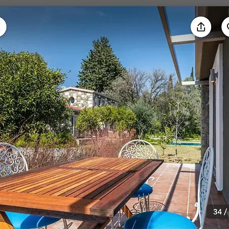 Bitez Havuzlu Tas Ev Hébergement de vacances *